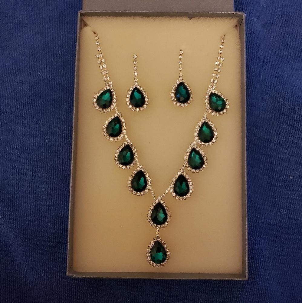 Green Austrian crystal necklace